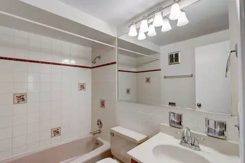 550 E Main St #2E, Barrington, IL 60010 photo 11