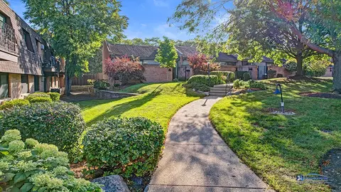 550 E Main St #2E, Barrington, IL 60010 photo 16