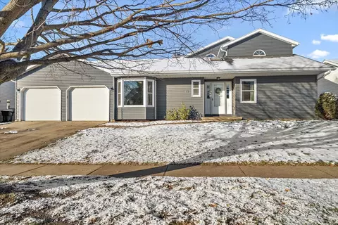43 Chiswick Cir, Bloomington, IL 61704