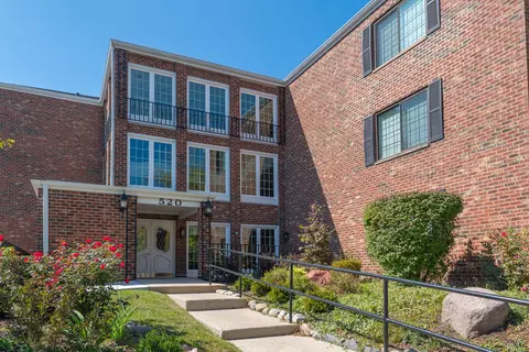 520 Biesterfield Rd #314, Elk Grove Village, IL 60007