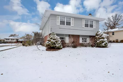 1900 Chippendale Rd, Hoffman Estates, IL 60169 photo 3