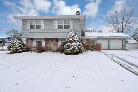 1900 Chippendale Rd, Hoffman Estates, IL 60169 photo 2