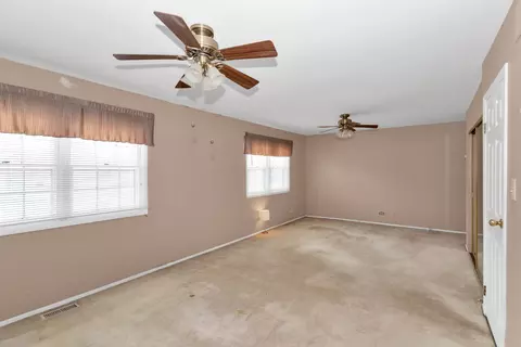 1900 Chippendale Rd, Hoffman Estates, IL 60169 photo 19