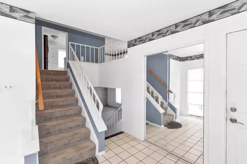 1900 Chippendale Rd, Hoffman Estates, IL 60169 photo 9
