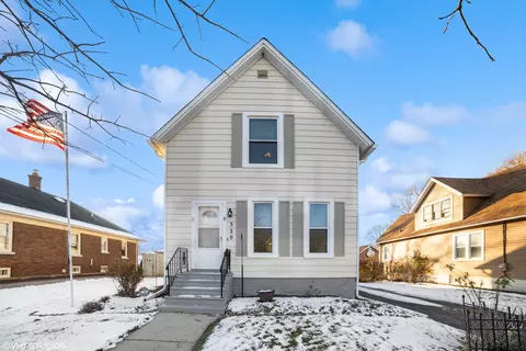 320 Orchard St, Elgin, IL 60123