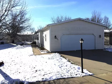 421 Seasons Pkwy, Belvidere, IL 61008