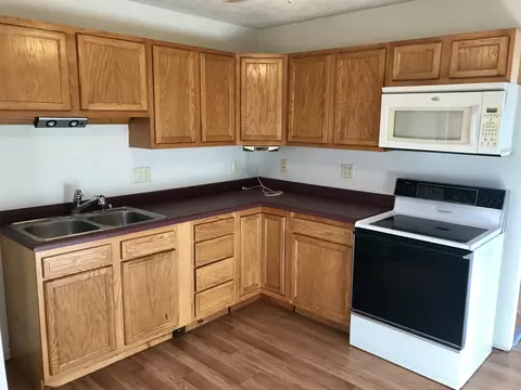 206 N West St, Dover, IL 61323 photo 8