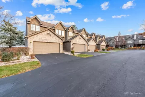911 Ascot Dr, Elgin, IL 60123 photo 2