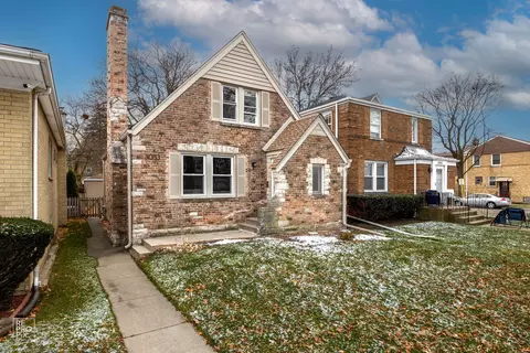3053 W Sherwin Ave, Chicago, IL 60645