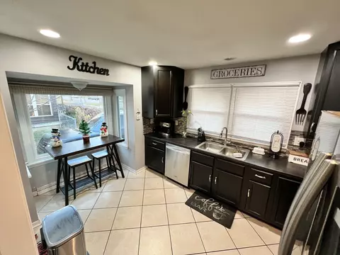 808 Bellevue Ave, Elgin, IL 60120 photo 8
