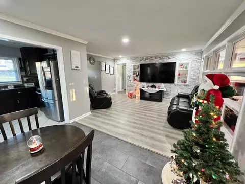 808 Bellevue Ave, Elgin, IL 60120 photo 3