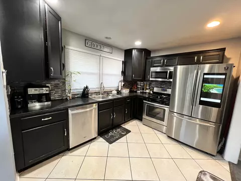 808 Bellevue Ave, Elgin, IL 60120 photo 6