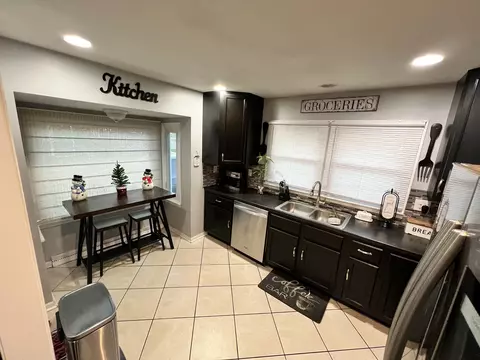 808 Bellevue Ave, Elgin, IL 60120 photo 9