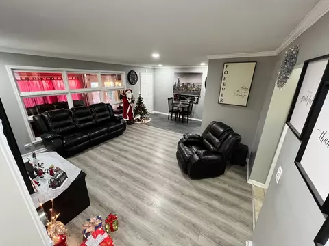 808 Bellevue Ave, Elgin, IL 60120 photo 4