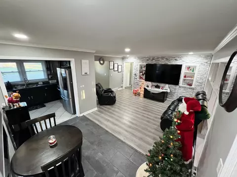 808 Bellevue Ave, Elgin, IL 60120 photo 2