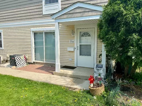 756 Gee Ct #69B, Wheeling, IL 60090 photo 2