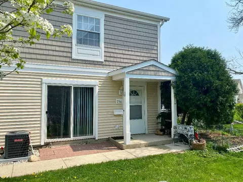 756 Gee Ct #69B, Wheeling, IL 60090