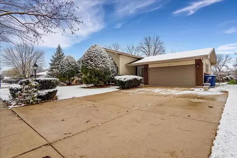 1637 Holly Ave, Darien, IL 60561