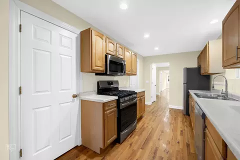 2852 S Keeley St, Chicago, IL 60608 photo 3