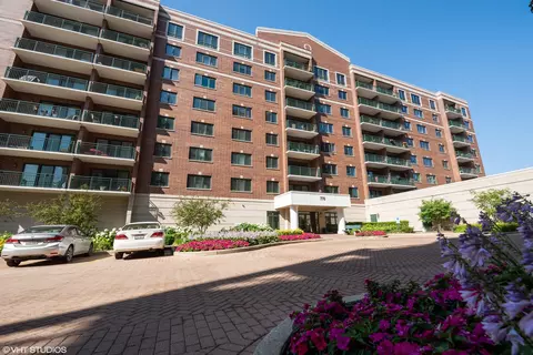 770 Pearson St #211, Des Plaines, IL 60016