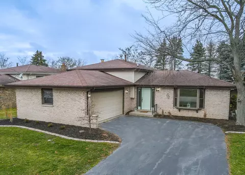 537 Willow Ln, Beecher, IL 60401