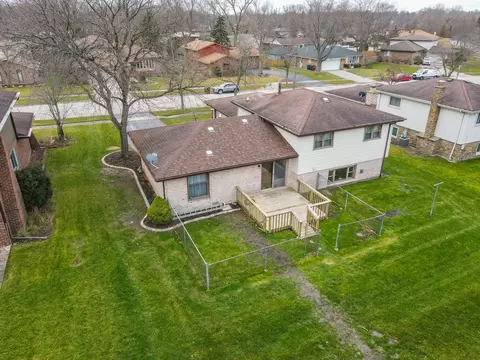 537 Willow Ln, Beecher, IL 60401 photo 2