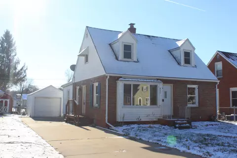 807 W 13th St, Sterling, IL 61081