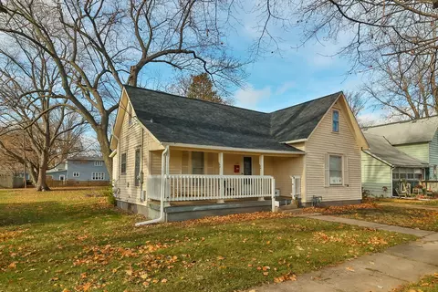 802 S 2nd St, Oregon, IL 61061