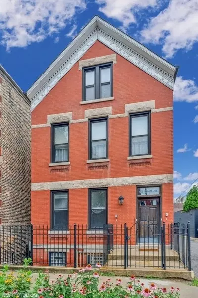 2044 N Winchester Ave #2F, Chicago, IL 60622