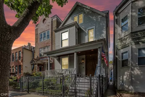 3738 N Janssen Ave, Chicago, IL 60613