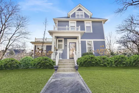 304 E Chicago Ave, Hinsdale, IL 60521