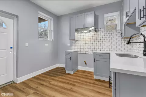 6804 S Champlain Ave, Chicago, IL 60637 photo 17