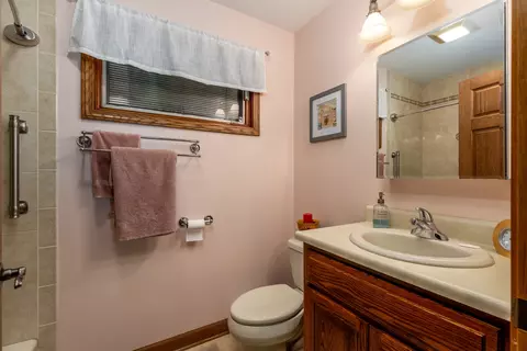 Bath - 2525 E 1669th Rd, Ottawa, IL 61350 photo 4 of 6