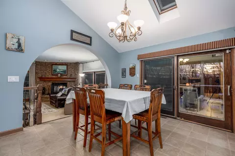 Dining - 2525 E 1669th Rd, Ottawa, IL 61350 photo 2 of 3