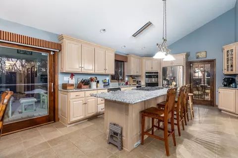 Kitchen - 2525 E 1669th Rd, Ottawa, IL 61350 photo 2 of 5