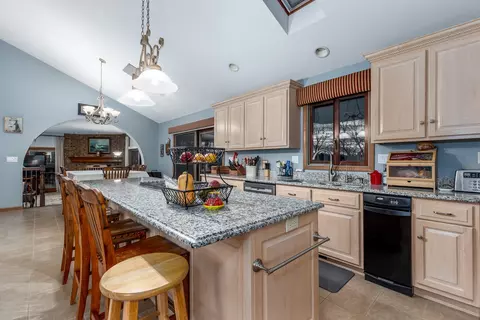 Kitchen - 2525 E 1669th Rd, Ottawa, IL 61350 photo 4 of 5