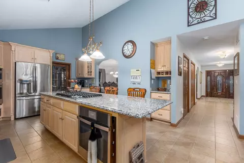 Kitchen - 2525 E 1669th Rd, Ottawa, IL 61350 photo 3 of 5