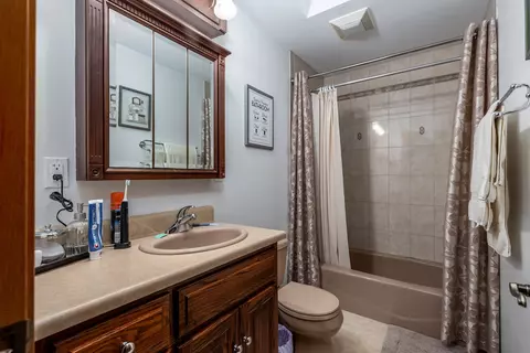 Bath - 2525 E 1669th Rd, Ottawa, IL 61350 photo 5 of 6