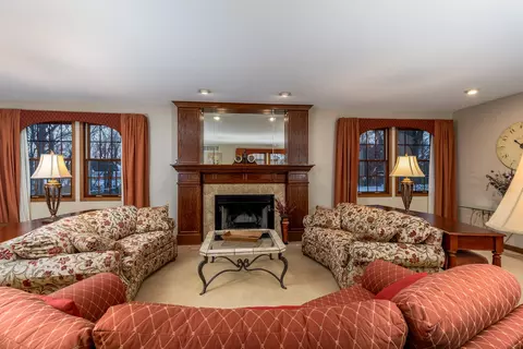 Living - 2525 E 1669th Rd, Ottawa, IL 61350 photo 3 of 8