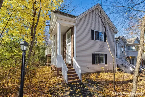 246 W Whispering Oaks Ln, Round Lake, IL 60073