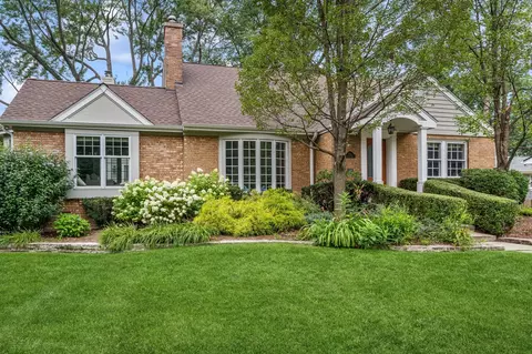 734 Indian Rd, Glenview, IL 60025
