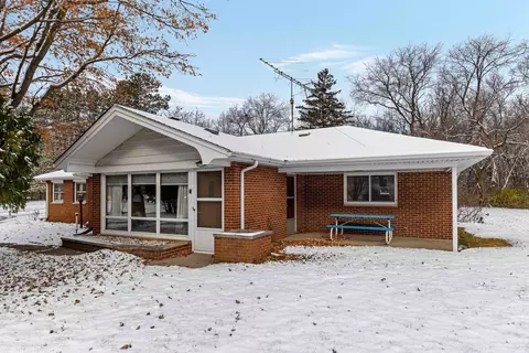 2157 Roscoe Rd, Rockton, IL 61072