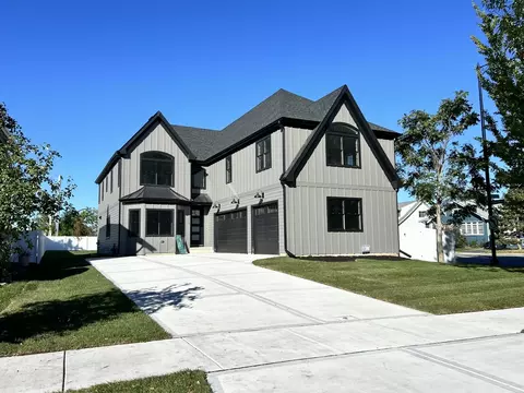 288 N Michigan Ave, Elmhurst, IL 60126