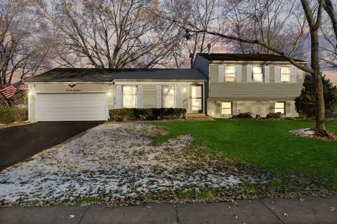 2012 Springside Dr, Naperville, IL 60565