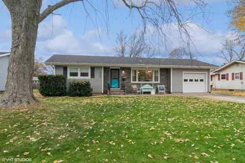 307 W State St, North Aurora, IL 60542