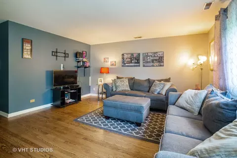 1710 Pierce Rd, Hoffman Estates, IL 60169 photo 4