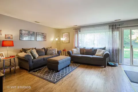 1710 Pierce Rd, Hoffman Estates, IL 60169 photo 3