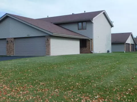 711 Tulip Ln, Rockford, IL 61107