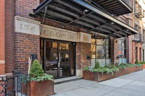 152 W Huron St #300, Chicago, IL 60654