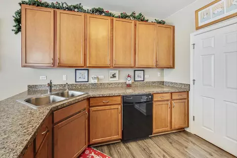 2631 Evergreen Cir, Mchenry, IL 60050 photo 12
